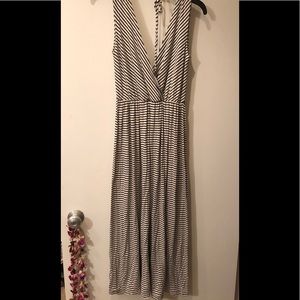 ⛵️4/$20 Maxi dress, black & white striped.